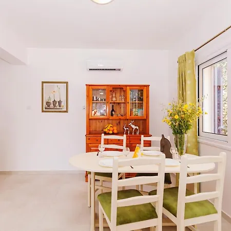 Apartment 2 Beds Pool View Apt In Paradise Garden 3, Kato Paphos